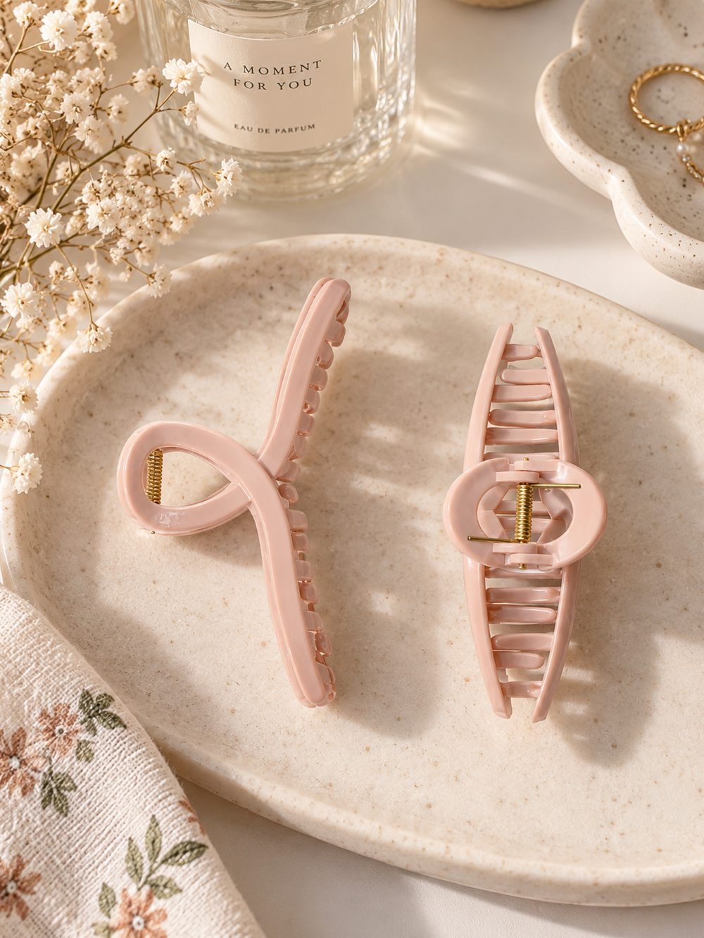 Oversized Crossed Silicone Hair Claw Clip